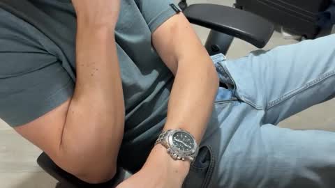 Snapshot of elc_2 chatting on 01-18-25, 10:28 elc_2 online show from 01-18-25, 10:28