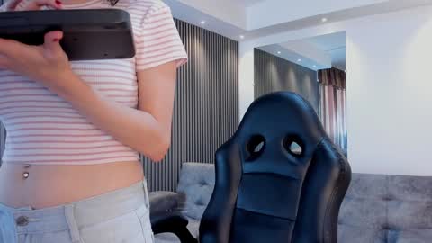 Snapshot of electraa_fox chatting on 12-05-24, 12:33 Electra online show from 12-05-24, 12:33