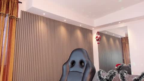 Snapshot of electraa_fox chatting on 12-26-24, 11:43 Electra online show from 12-26-24, 11:43