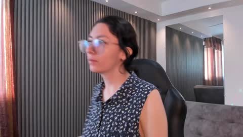 Snapshot of electraa_fox chatting on 01-23-25, 12:30 Electra online show from 01-23-25, 12:30