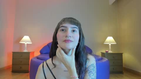 Snapshot of electraraptiss chatting on 02-05-25, 01:00 - online show from 02-05-25, 01:00