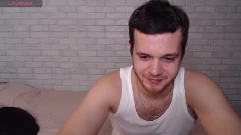 Snapshot of electric_smile chatting on 12-18-25, 05:30 Alex online show from 12-18-25, 05:30