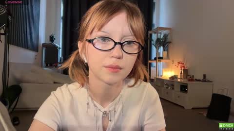 Snapshot of electric_woman chatting on 10-28-25, 10:52 Aleksa online show from 10-28-25, 10:52