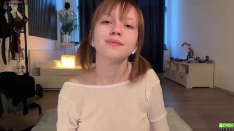 Snapshot of electric_woman chatting on 11-04-25, 09:52 Aleksa online show from 11-04-25, 09:52