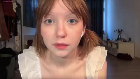 Snapshot of electric_woman chatting on 11-14-25, 11:31 Aleksa online show from 11-14-25, 11:31