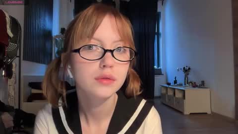 Snapshot of electric_woman chatting on 11-15-25, 10:45 Aleksa online show from 11-15-25, 10:45