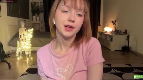 Snapshot of electric_woman chatting on 12-20-25, 12:56 Aleksa online show from 12-20-25, 12:56