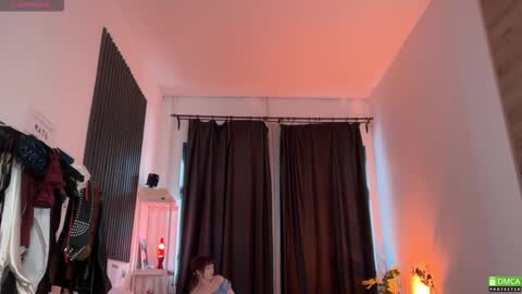 Snapshot of electric_woman chatting on 01-16-26, 09:13 Aleksa online show from 01-16-26, 09:13