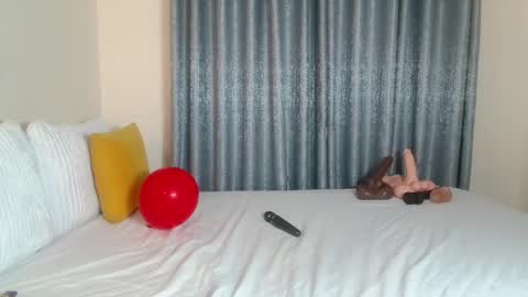 Snapshot of elegant_ebony chatting on 12-27-24, 10:45 Nika online show from 12-27-24, 10:45