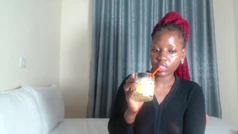 Snapshot of elegant_ebony chatting on 02-04-25, 06:38 Nika online show from 02-04-25, 06:38