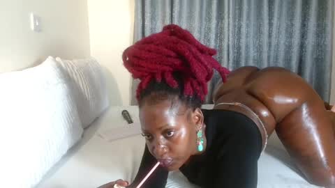 Snapshot of elegant_ebony chatting on 02-24-25, 10:47 Nika online show from 02-24-25, 10:47