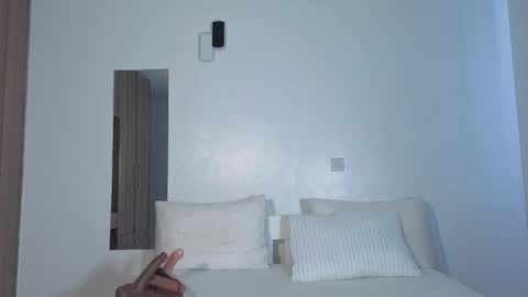 Snapshot of elegant_ebony chatting on 10-21-25, 08:15 Nika online show from 10-21-25, 08:15