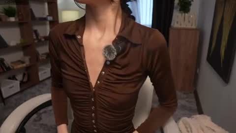 Snapshot of elegant_vibes chatting on 06-18-26, 08:25 Jess online show from 06-18-26, 08:25
