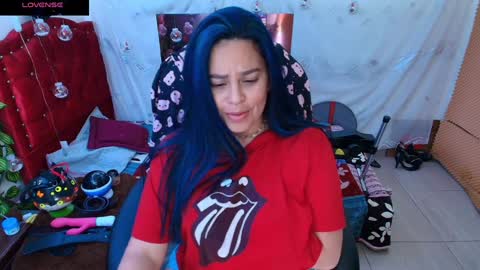 Snapshot of elektra_32 chatting on 01-19-25, 09:01 elektra online show from 01-19-25, 09:01