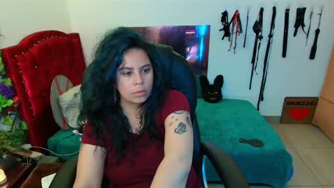 Snapshot of elektra_32 chatting on 02-26-25, 05:28 elektra online show from 02-26-25, 05:28