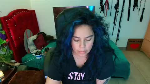 Snapshot of elektra_32 chatting on 02-27-25, 04:43 elektra online show from 02-27-25, 04:43