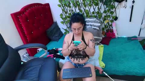 Snapshot of elektra_32 chatting on 10-26-25, 06:08 elektra online show from 10-26-25, 06:08