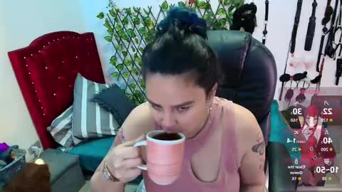 Snapshot of elektra_32 chatting on 10-31-25, 12:17 elektra online show from 10-31-25, 12:17