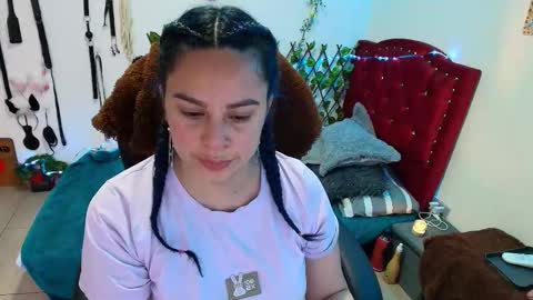 Snapshot of elektra_32 chatting on 11-18-25, 05:23 elektra online show from 11-18-25, 05:23