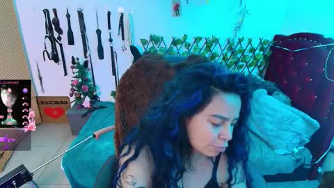 Snapshot of elektra_32 chatting on 12-20-25, 07:32 elektra online show from 12-20-25, 07:32