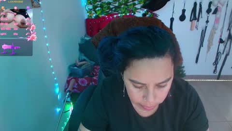 Snapshot of elektra_32 chatting on 02-17-26, 04:42 elektra online show from 02-17-26, 04:42