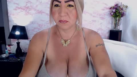 Snapshot of elektra_4_you chatting on 02-04-25, 12:22 XIOMY give LIKE on my page online show from 02-04-25, 12:22