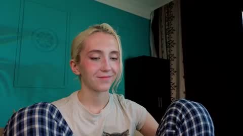 Snapshot of elen__moore chatting on 07-05-26, 04:52 Elen online show from 07-05-26, 04:52
