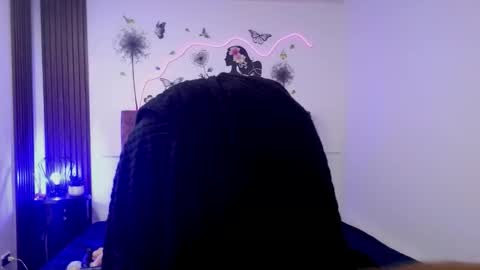 Elena online show from 11-18-25, 01:04