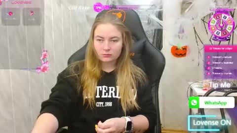 Elena online show from 10-21-25, 05:41