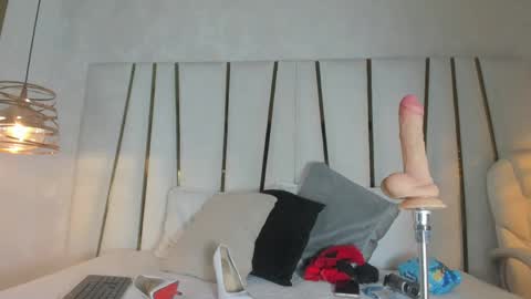 Elena online show from 04-20-26, 07:15