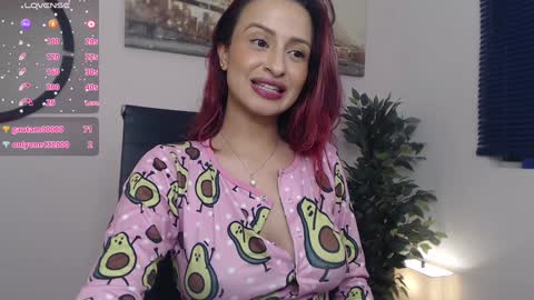 Snapshot of elena_ruiz chatting on 12-17-24, 05:40 Elena online show from 12-17-24, 05:40