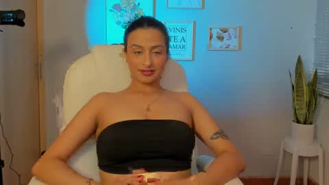 Snapshot of elena_ruiz chatting on 01-11-25, 08:43 Elena online show from 01-11-25, 08:43