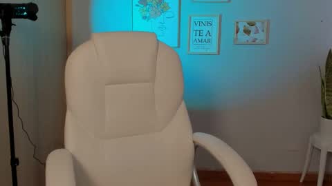 Snapshot of elena_ruiz chatting on 01-20-25, 09:01 Elena online show from 01-20-25, 09:01