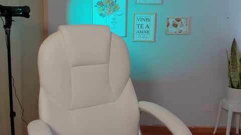 Snapshot of elena_ruiz chatting on 01-24-25, 08:11 Elena online show from 01-24-25, 08:11