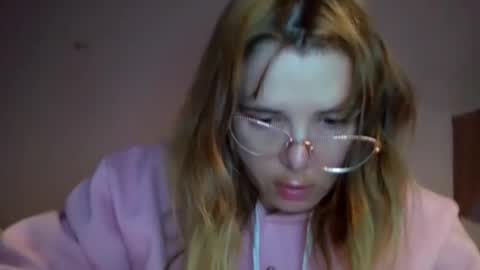 Elena online show from 11-18-25, 04:33