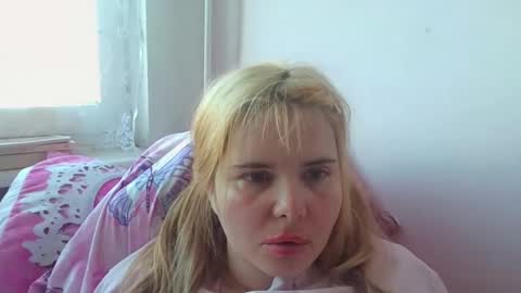 Snapshot of elenaflirt chatting on 01-19-26, 01:59 Elena online show from 01-19-26, 01:59