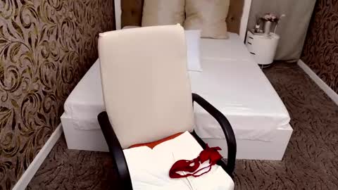 ElenaJuarez online show from 01-31-25, 11:35