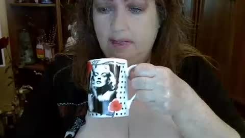 Snapshot of elenazed chatting on 10-04-25, 10:35 ElenaZed online show from 10-04-25, 10:35