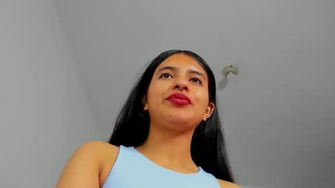 Snapshot of elenna_salvatoree chatting on 01-12-26, 11:37 Elena online show from 01-12-26, 11:37