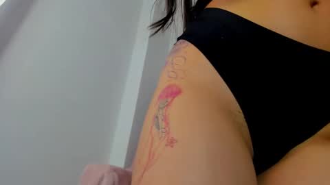 Snapshot of elenna_salvatoree chatting on 01-15-26, 01:05 Elena online show from 01-15-26, 01:05