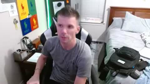 Snapshot of elevatetlb chatting on 02-08-26, 04:27 Walker online show from 02-08-26, 04:27