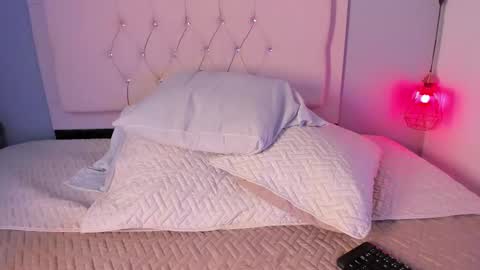 Snapshot of elevensky_ chatting on 02-11-25, 10:18 Elevensky online show from 02-11-25, 10:18