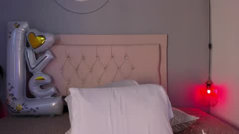 Snapshot of elevensky_ chatting on 02-25-25, 12:03 Elevensky online show from 02-25-25, 12:03