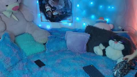 Snapshot of elfen_miu chatting on 10-12-25, 10:03 miu online show from 10-12-25, 10:03