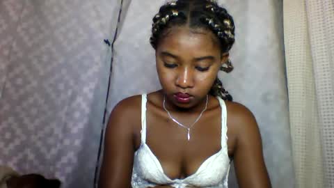 Snapshot of elia011 chatting on 01-22-25, 10:50 elia011 online show from 01-22-25, 10:50