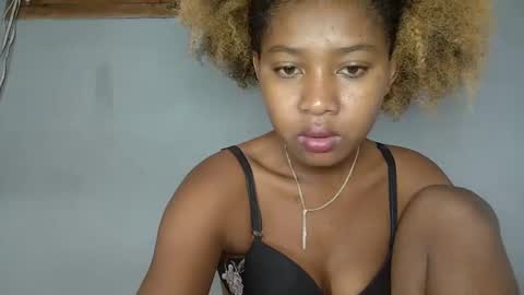 Snapshot of elia011 chatting on 02-08-25, 09:03 elia011 online show from 02-08-25, 09:03