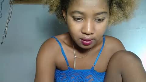 Snapshot of elia011 chatting on 02-09-25, 04:50 elia011 online show from 02-09-25, 04:50