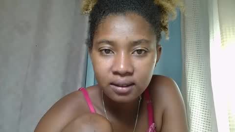 Snapshot of elia011 chatting on 02-22-25, 03:34 elia011 online show from 02-22-25, 03:34