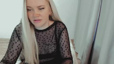 Snapshot of elia_ chatting on 06-25-26, 05:34 Ella online show from 06-25-26, 05:34