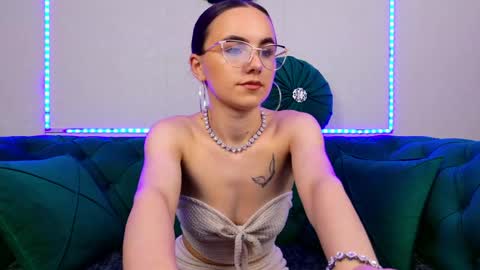 Snapshot of eliagrace chatting on 06-03-26, 02:33 Elia online show from 06-03-26, 02:33